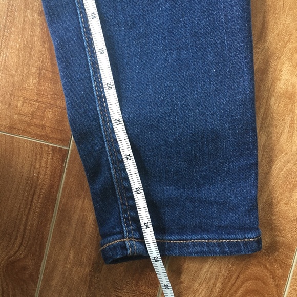 Old Navy Mid-rise Super Skinny Rockstar 2 Short - Picture 9 of 11